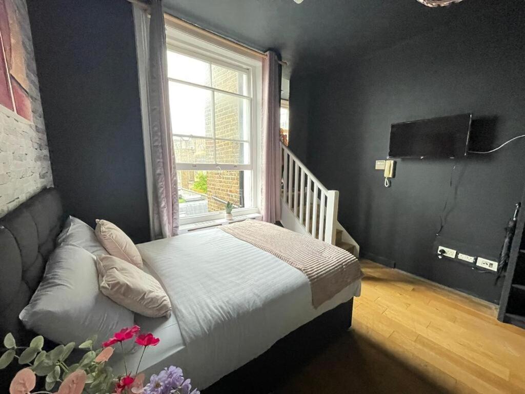 Portobello Road Artistic Studios 'Budget' London Room photo