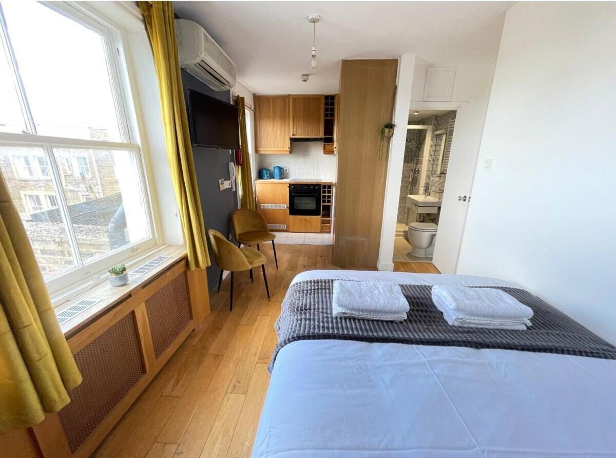 Portobello Road Artistic Studios 'Budget' London Room photo