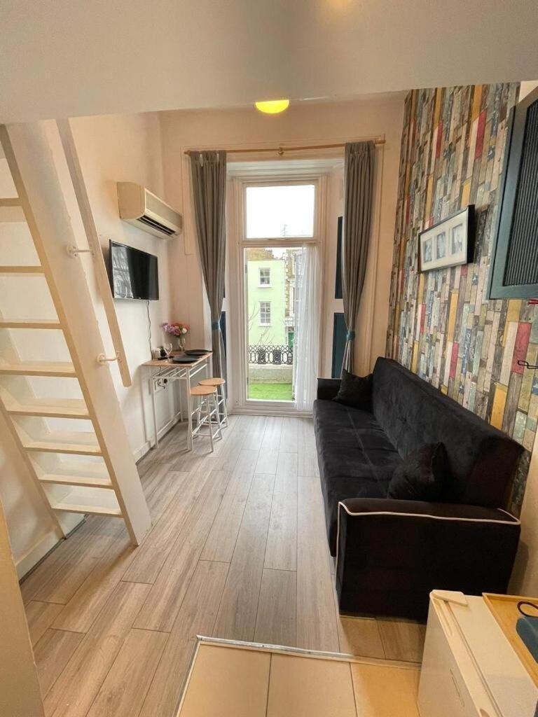 Portobello Road Artistic Studios 'Budget' London Room photo