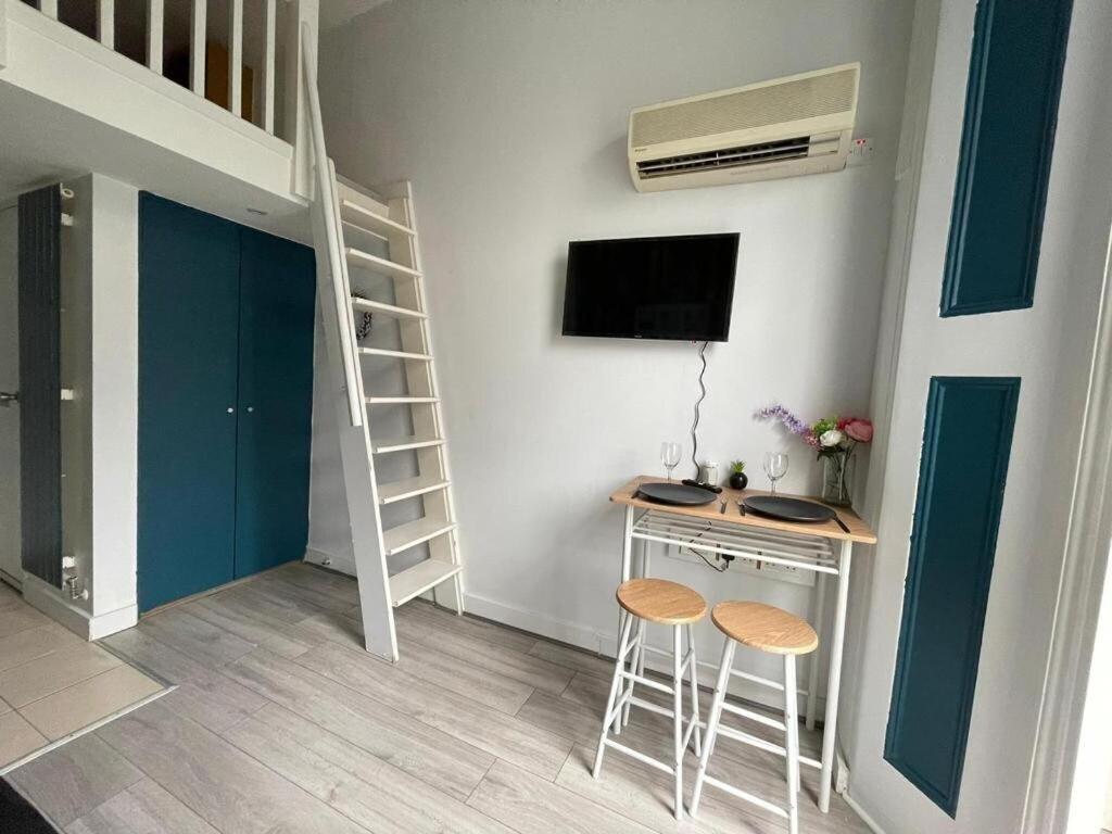 Portobello Road Artistic Studios 'Budget' London Room photo