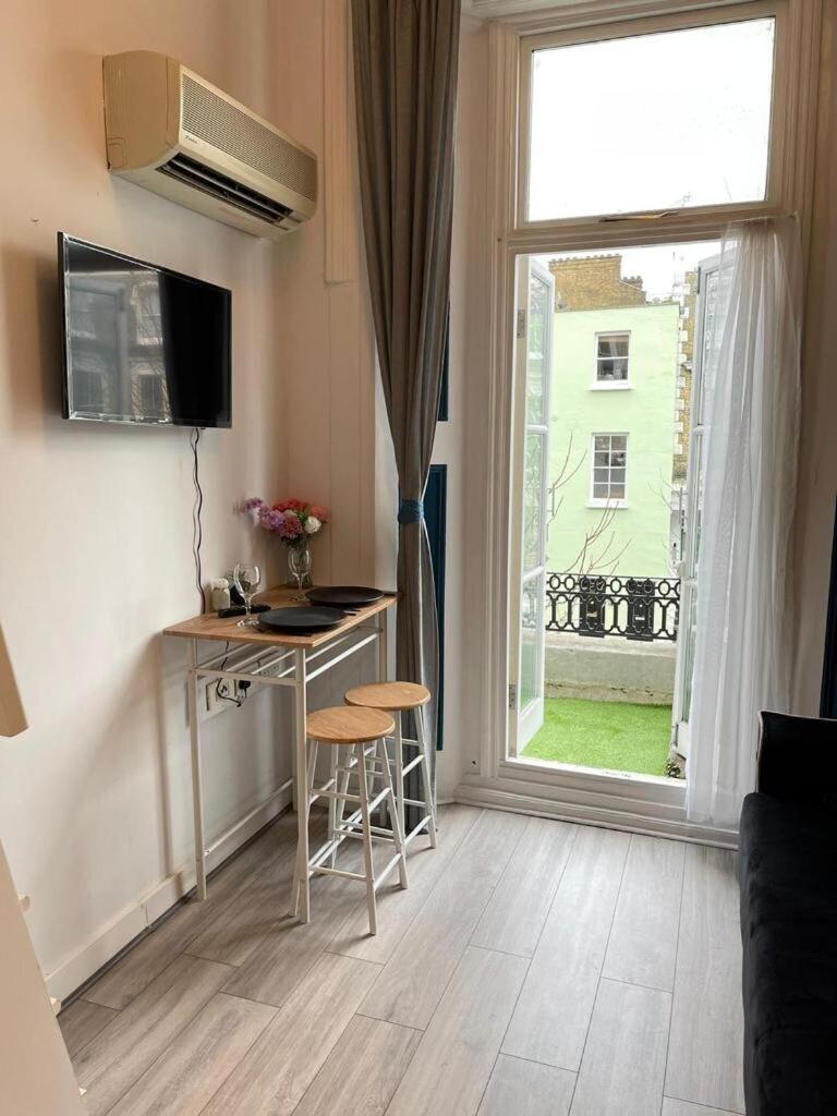 Portobello Road Artistic Studios 'Budget' London Room photo