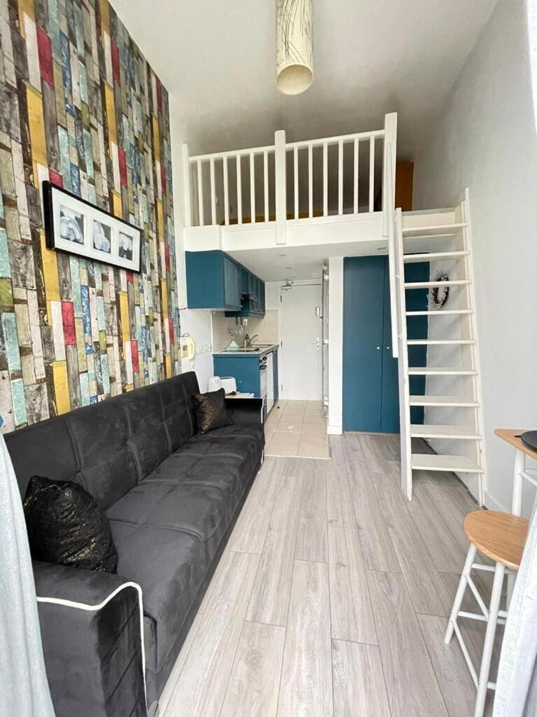Portobello Road Artistic Studios 'Budget' London Room photo