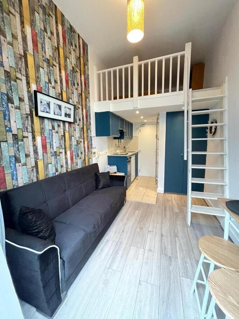 Portobello Road Artistic Studios 'Budget' London Room photo