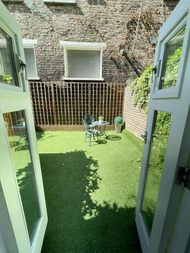 Portobello Road Artistic Studios 'Budget' London Room photo