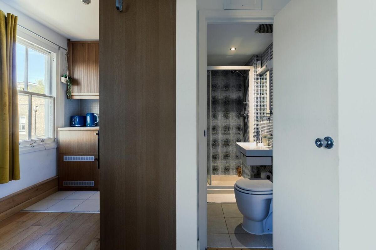 Portobello Road Artistic Studios 'Budget' London Room photo