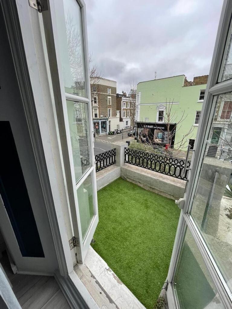 Portobello Road Artistic Studios 'Budget' London Room photo