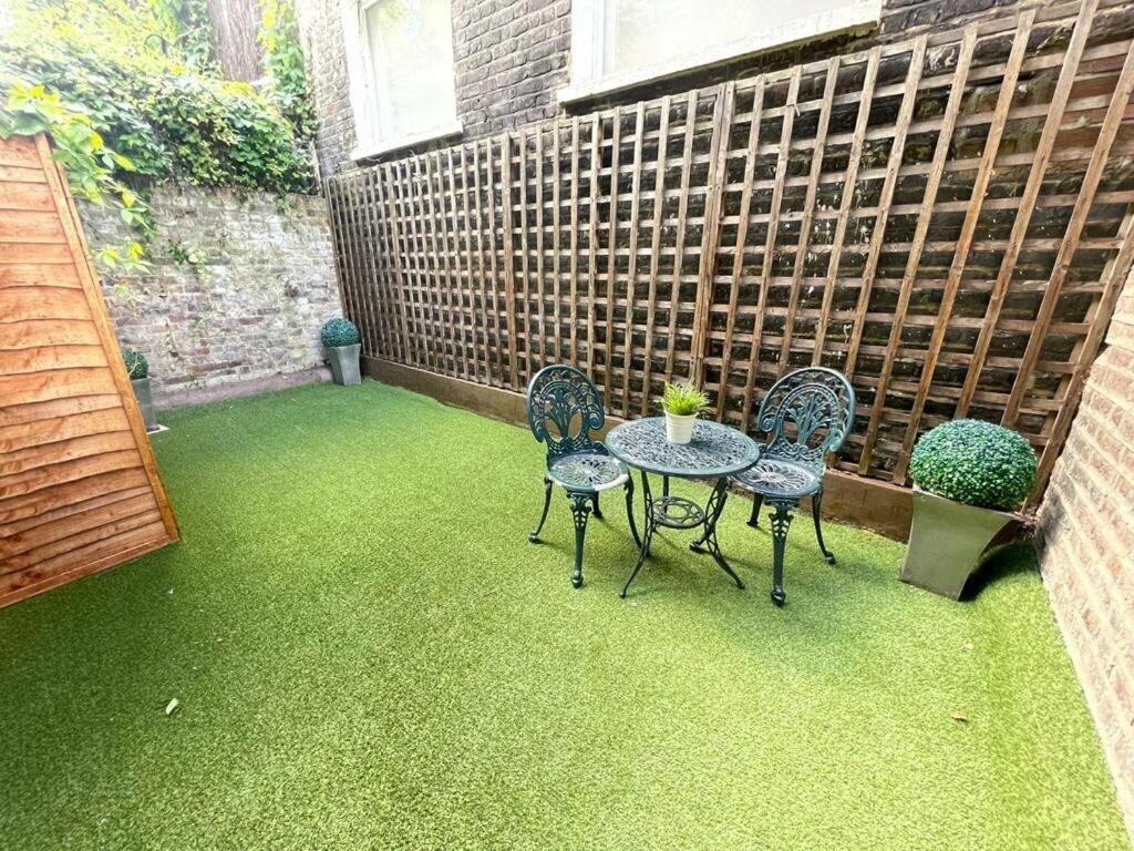 Portobello Road Artistic Studios 'Budget' London Room photo